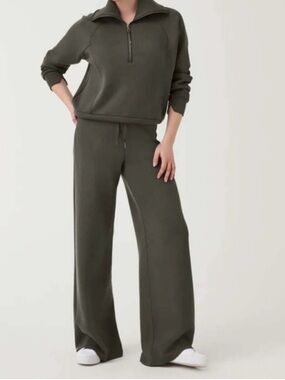 SPANX Air Essentials Palm Green Set Med Top & Med Tall pants